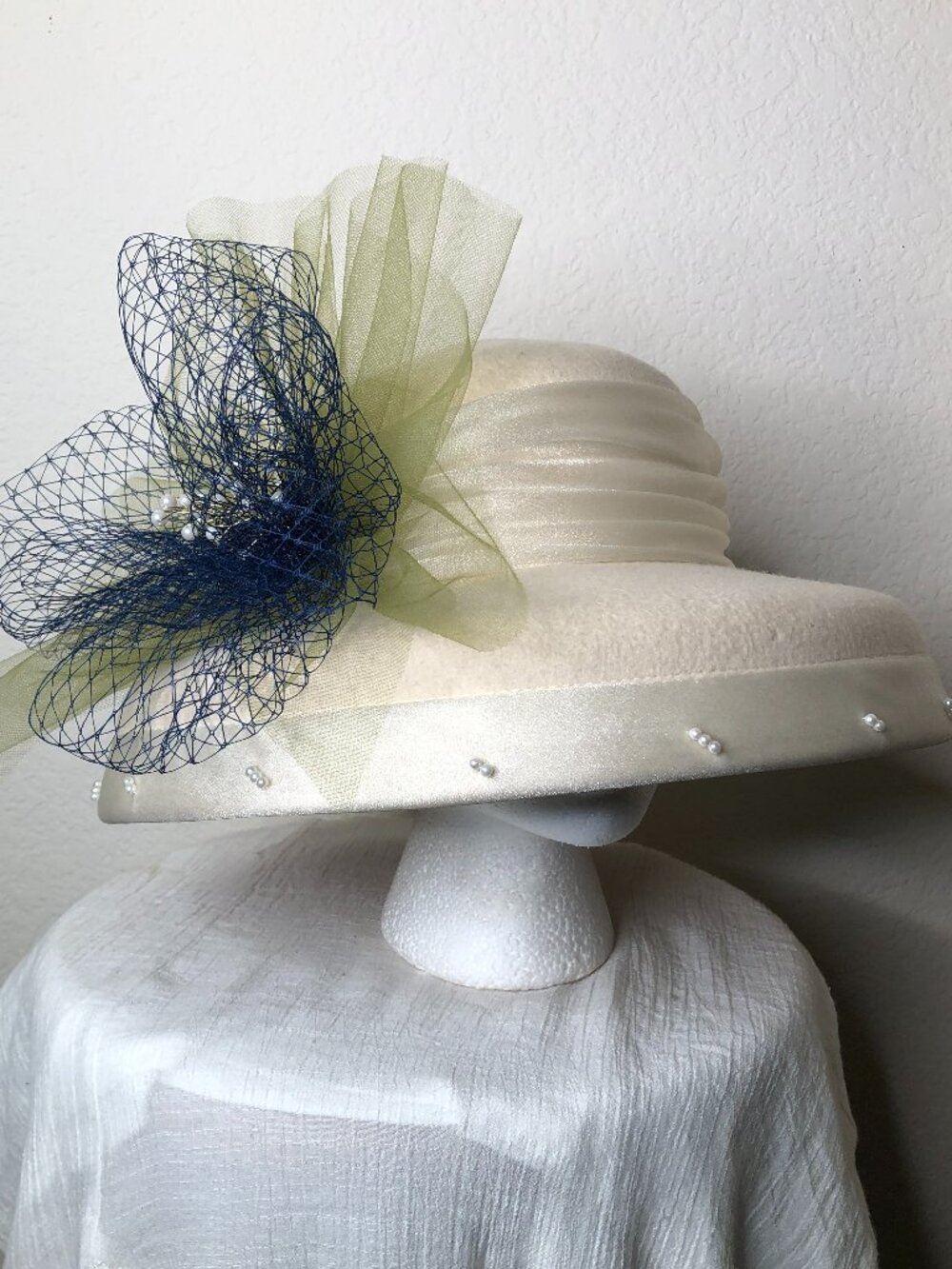 Beautiful "Toucan Hats/ New York" Ivory Colored Ladies Hat